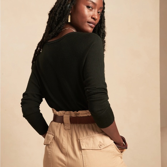 NWT banana republic 100% merino wool BLACK Lina v neck sweater - Picture 3 of 6